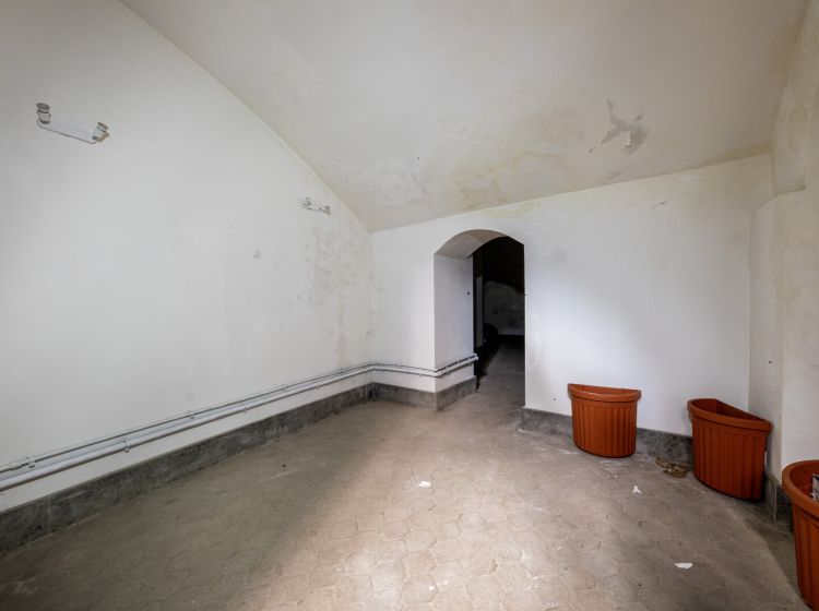 Negozio in vendita, Vicolo delle Grotte  45, Centro Storico, Roma