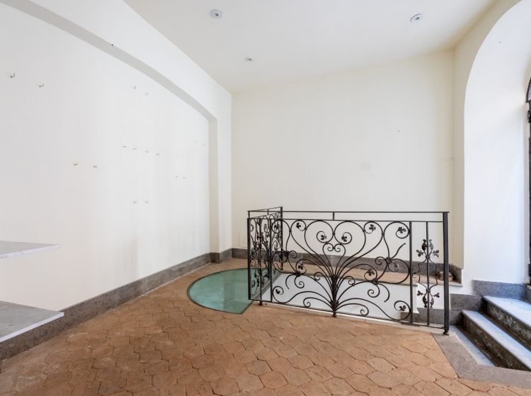 Negozio in vendita, Vicolo delle Grotte  45, Centro Storico, Roma