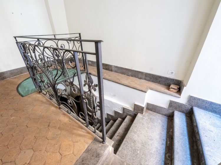 Negozio in vendita, Vicolo delle Grotte  45, Centro Storico, Roma