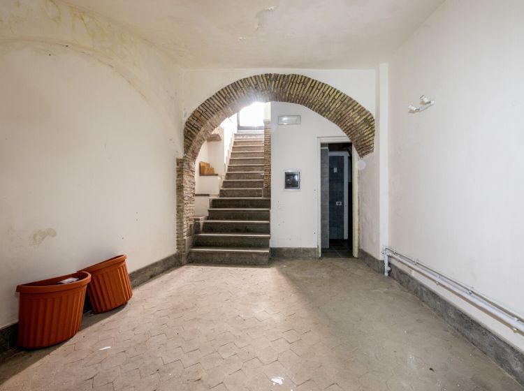 Negozio in vendita, Vicolo delle Grotte  45, Centro Storico, Roma
