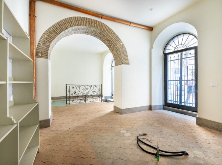 Negozio in vendita, Vicolo delle Grotte  45, Centro Storico, Roma