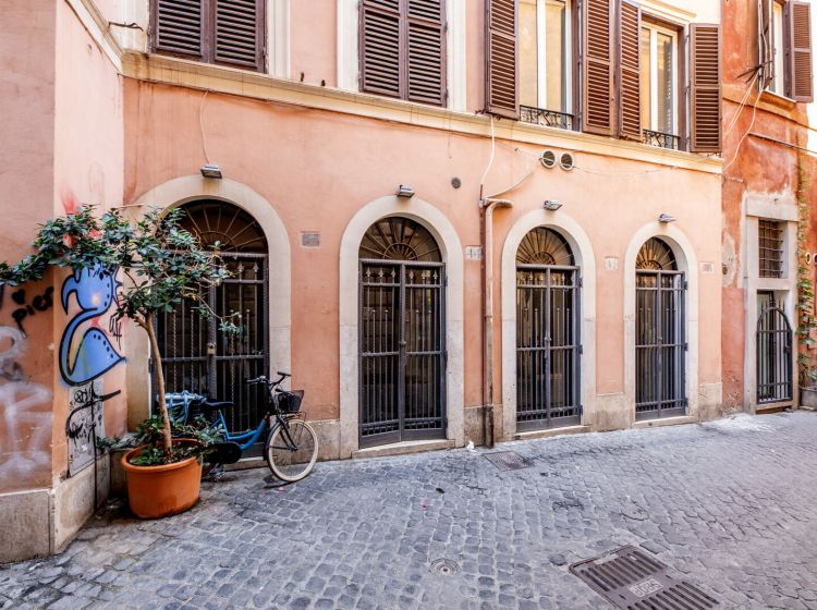 Negozio in vendita, Vicolo delle Grotte  45, Centro Storico, Roma