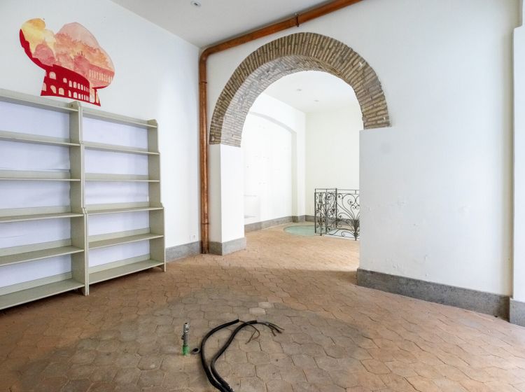 Negozio in vendita, Vicolo delle Grotte  45, Centro Storico, Roma