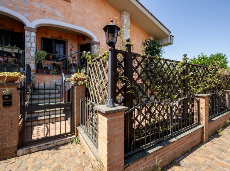 Villa in vendita, via Tito Livio  27, Marco Simone, Guidonia Montecelio