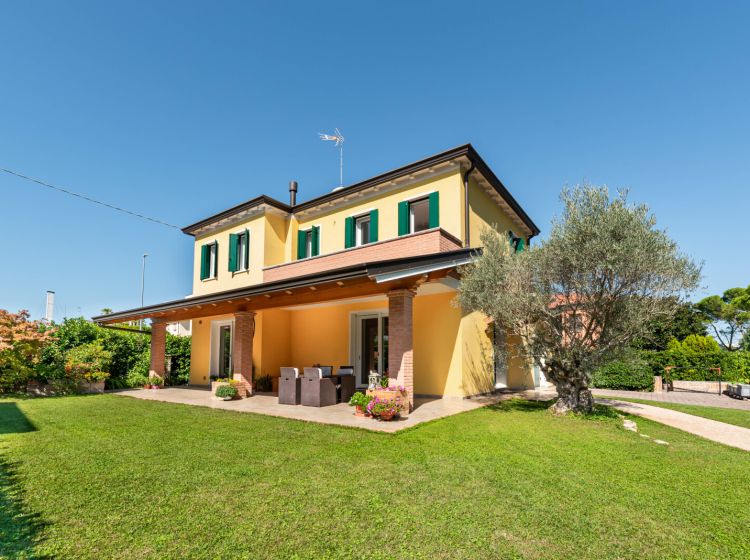 Villa in vendita, via Monte Grappa  29, Selvazzano Dentro