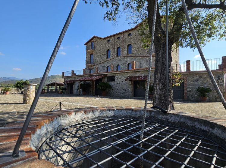 Stabile o palazzo in vendita, via Quattroponti 7, Casal Velino