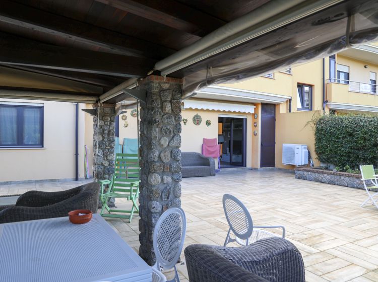 Villa in affitto, via Salvatore Quasimodo, Montepaone Lido, Montepaone