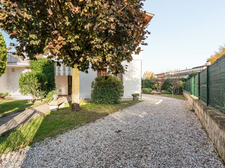 Villa in vendita, via M. Montessori  10, Treponti, Teolo