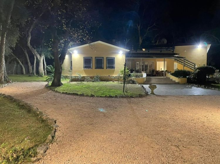 Villa in vendita, viale dei Pini  1, Sabaudia