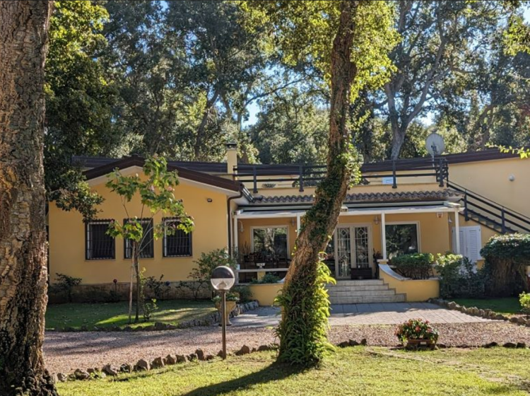 Villa in vendita, viale dei Pini  1, Sabaudia