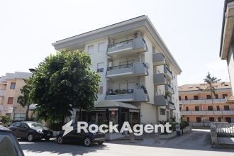 Trilocale in vendita, via Giuseppe Mazzini  108, Zona Mare, Alba Adriatica