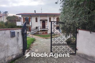 Villa in vendita, via G. D'Annunzio  4, Catignano