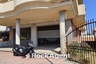 Negozio in vendita, Corso G. Garibaldi  366, Siderno