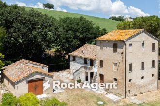 Casale in vendita, Frazione Magnadorsa  122, Arcevia