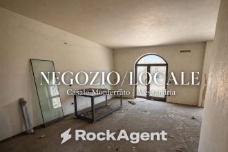 Negozio in vendita, via Guglielmo Massaia, Casale Monferrato