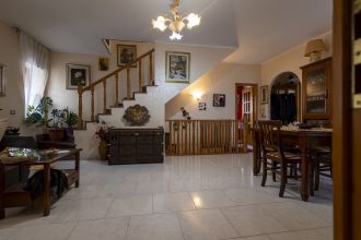 Quadrilocale in vendita, viale Guglielmo Sabatini  2, Borgia