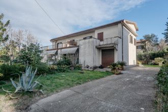 Negozio in vendita, via Francesco Baracca  97, Semicentro, Viterbo