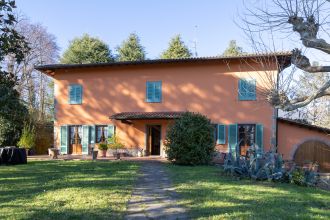 Villa in vendita, via Giuseppe Verdi  14, Massa, Massa E Cozzile