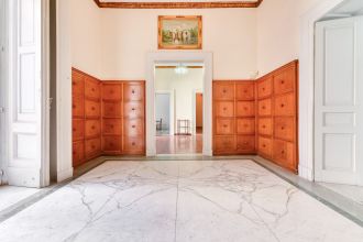 Appartamento in vendita, via Foria, Centro, Napoli