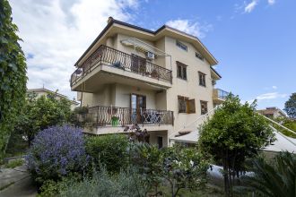 Villa in vendita, via dei Tulipani  25, Soverato