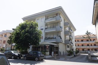 Trilocale in vendita, via Giuseppe Mazzini  108, Zona Mare, Alba Adriatica