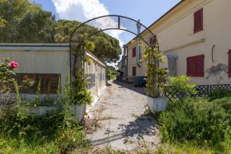 Attività / Licenza in affitto, via di Maestrale  29, Periferia est, Livorno