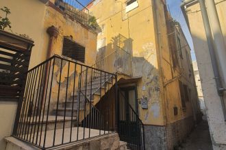 Stabile o palazzo in vendita, via Santissimi Martiri  67, Sant&#039;egidio Del Monte Albino