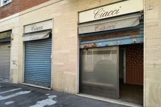 Negozio in vendita, via Oropa  52, Vanchiglietta, Torino