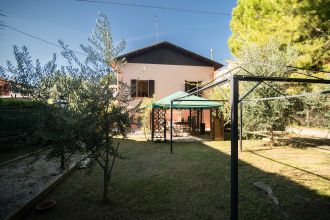 Villa in vendita, viale I Maggio  75, Fano
