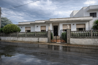 Villa in vendita, via Marcinelle ang. L. Da Vinci, Salice Salentino