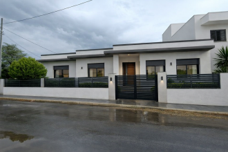 Villa in vendita, via Marcinelle ang. L. Da Vinci, Salice Salentino