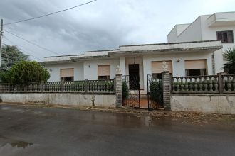 Villa in vendita, via Marcinelle ang. L. Da Vinci, Salice Salentino