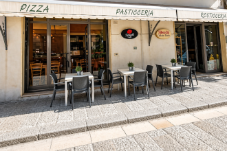 Attività / Licenza in vendita, via Salvatore Trinchese  22, Martano