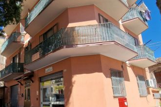 Negozio in vendita, Piazza Francesco Fragale, Andali