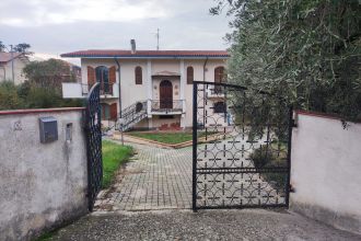 Villa in vendita, via G. D'Annunzio  4, Catignano