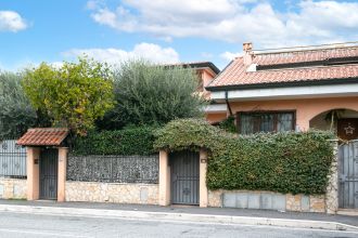 Villa in vendita, viale Valle dell'Aniene  10, Marco Simone, Guidonia Montecelio