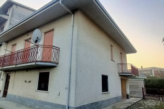 Villa in vendita, viale dei Mille  31, Mede