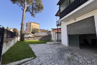 Magazzino o deposito in vendita, via Vittorio Alpe, Trigoria, Roma