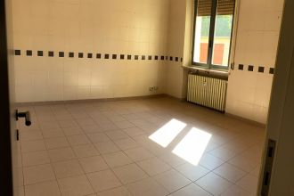 Negozio in affitto, via Cremonese, Ospedale, Parma