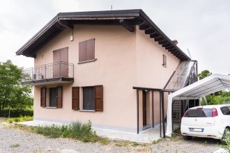 Villa in vendita, Strada Madonna  27, Casteggio