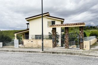 Villa in vendita, via Nazionale Vallina villa collina, Badolato Marina, Badolato
