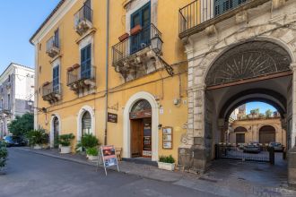 Negozio in vendita, via Crociferi  62, Centro Storico, Catania