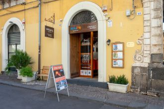 Negozio in vendita, via Crociferi  62, Centro Storico, Catania