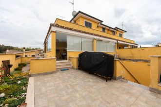 Villa in vendita, via delle Ortensie  3, Pomezia