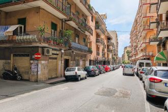 Negozio in affitto, via Francesco Crispi  44, Carmine, Salerno