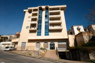 Box / Garage in vendita, viale dei Bizantini  75, Sala, Catanzaro