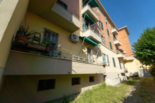 Trilocale in vendita, via della Pietra  6, Saffi, Bologna
