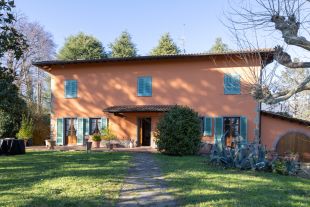 Villa in vendita, via Giuseppe Verdi  14, Massa, Massa E Cozzile
