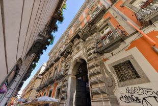 Appartamento in vendita, via Maddaloni, Museo, Napoli