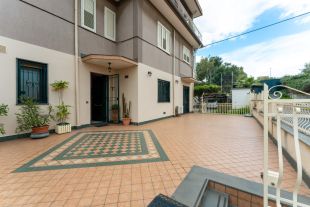 Appartamento in vendita, via Livorno  147, Acitrezza, Aci Castello